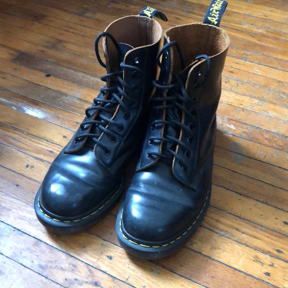 Doc/Dr. Martens Black leather lace-up boots-Made in England-Women size 10.5